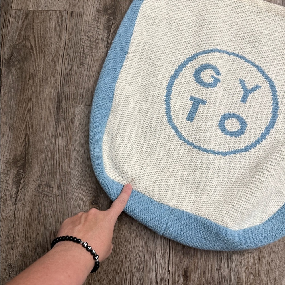 GYTO • Knit Smiley Face Crossbody Tote Bag - Picture 6 of 12